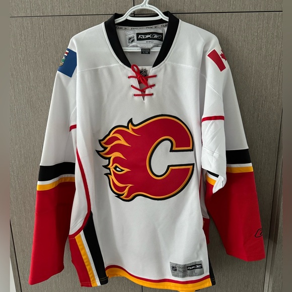 NHL Calgary flames Reebok jersey. Size large - Picture 1 of 4